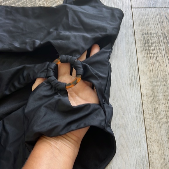 Lovin” this swimsuit - Picture 3 of 8